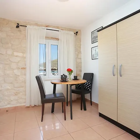 By The Sea - 18953 Trogir