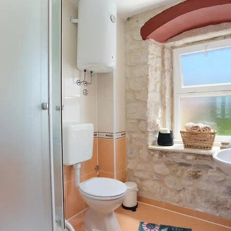 By The Sea - 18953 Trogir