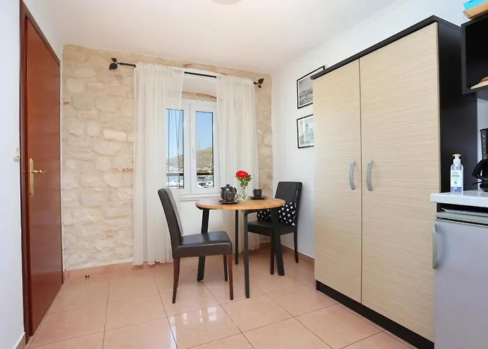 By The Sea - 18953 Trogir