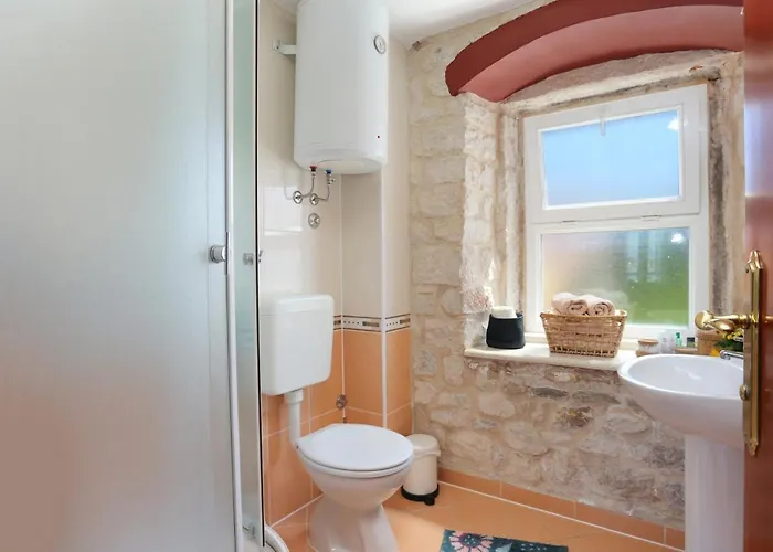 By The Sea - 18953 Trogir